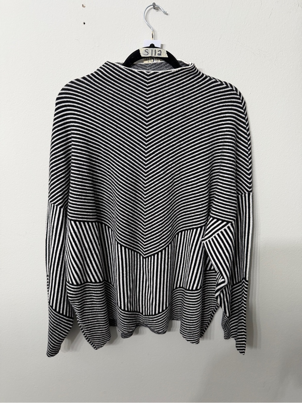 Tahari Black & White Striped Chevron Crew Sweater Size 3X